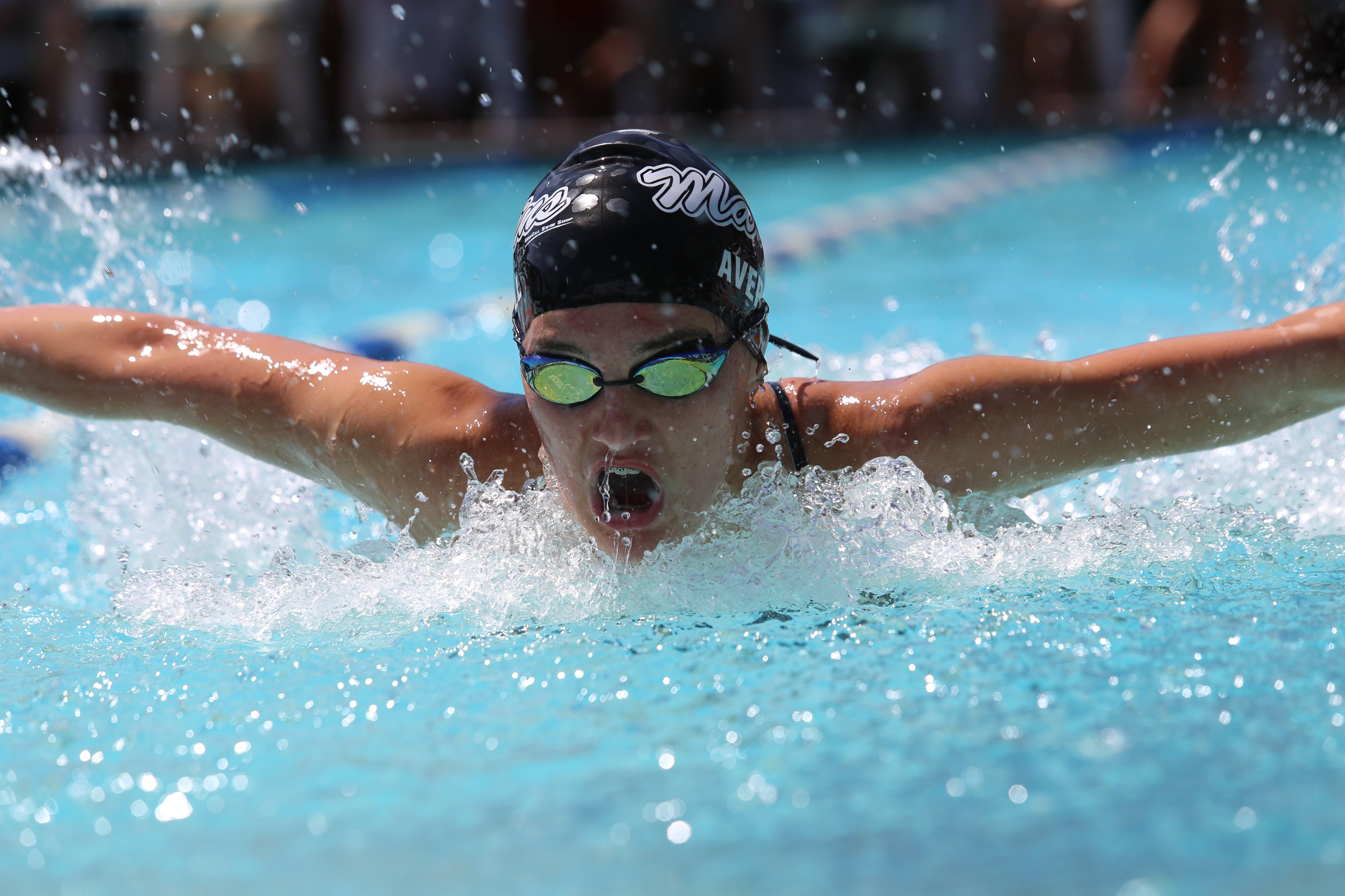 Il Nuoto come Terapia: Come l'Acqua Favorisce il Recupero e il Relax